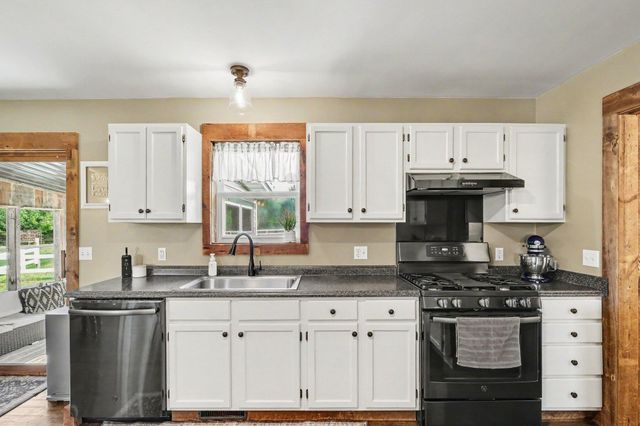10320 Lincoln Lake Avenue NE, Greenville, MI 48838