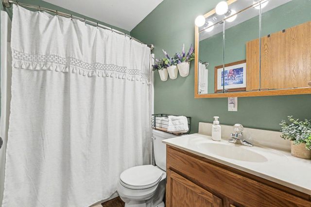 10320 Lincoln Lake Avenue NE, Greenville, MI 48838
