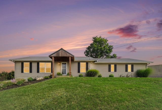 10320 Lincoln Lake Avenue NE, Greenville, MI 48838