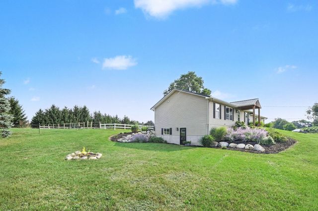 10320 Lincoln Lake Avenue NE, Greenville, MI 48838