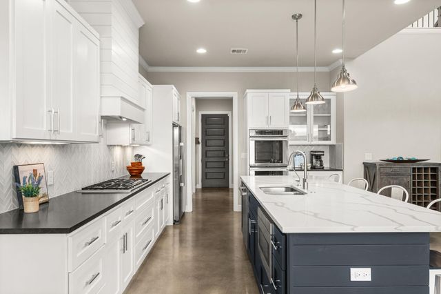 202 Clearwater DR, Kingsland, TX 78639