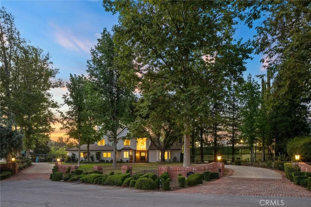 28925 Medea Mesa Road, Agoura Hills, CA 91301