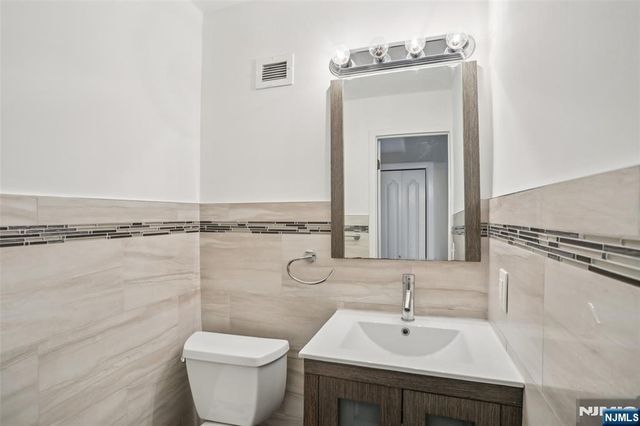 1077 River Road TH5, Edgewater, NJ 07020