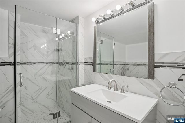 1077 River Road TH5, Edgewater, NJ 07020