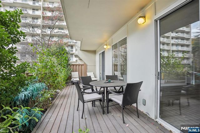 1077 River Road TH5, Edgewater, NJ 07020