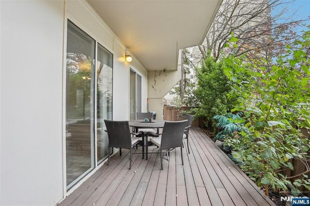 1077 River Road TH5, Edgewater, NJ 07020