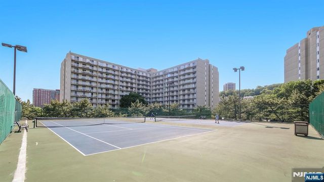 1077 River Road TH5, Edgewater, NJ 07020