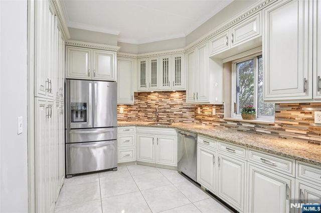 1077 River Road TH5, Edgewater, NJ 07020