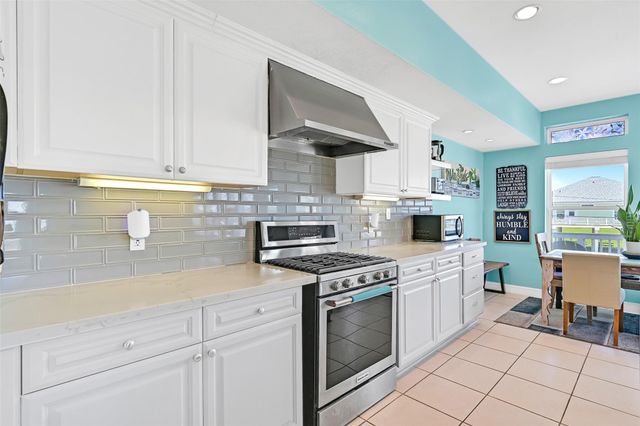18614 Warrior Road, Galveston, TX 77554