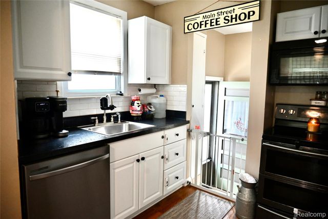 958 Ford Boulevard, Lincoln Park, MI 48146