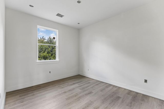 2035 Oak Forest Drive A-B, Houston, TX 77018