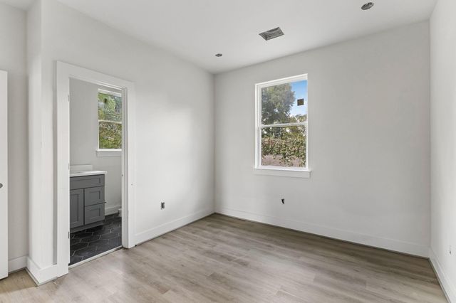 2035 Oak Forest Drive A-B, Houston, TX 77018