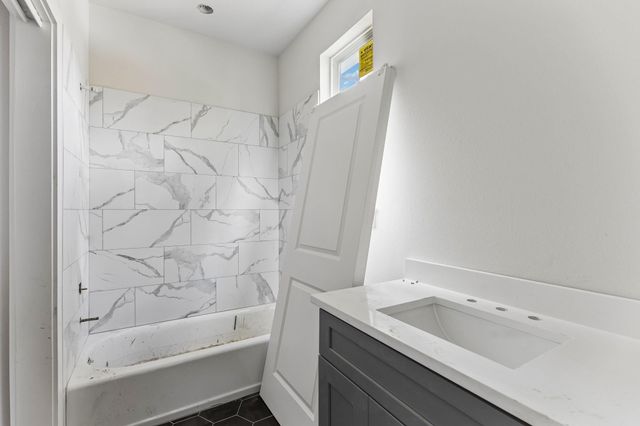 2035 Oak Forest Drive A-B, Houston, TX 77018