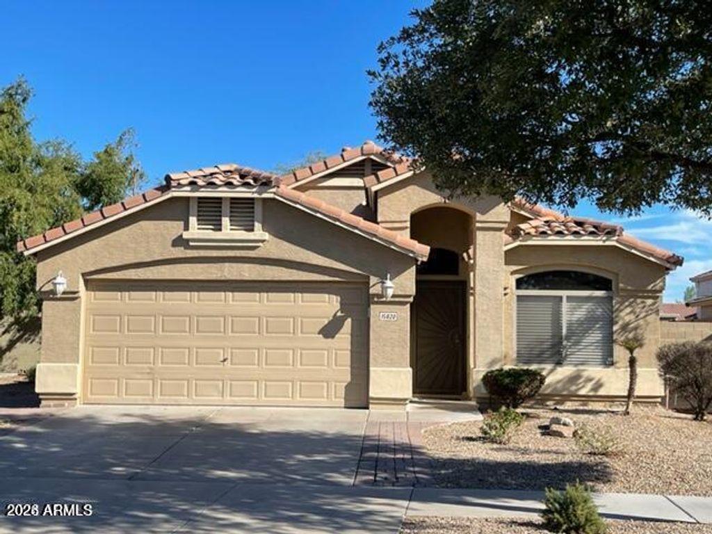 15820 W LATHAM Street, Goodyear, AZ 85338