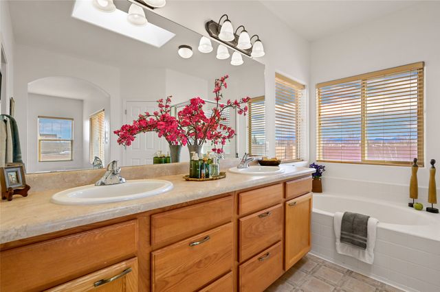 4725 Sundial Way, Santa Fe, NM 87507