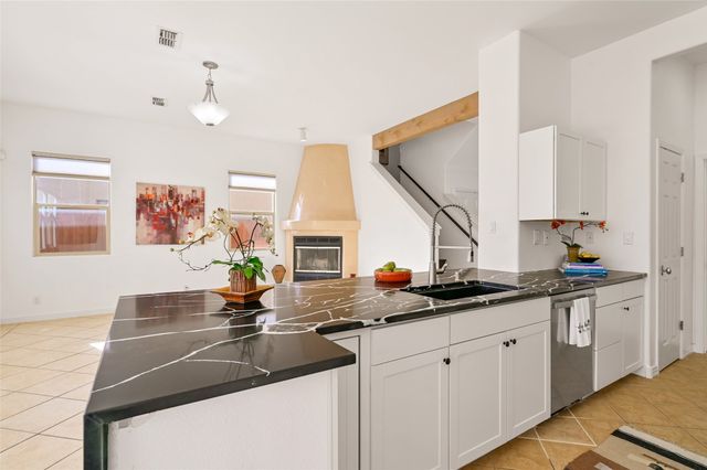 4725 Sundial Way, Santa Fe, NM 87507