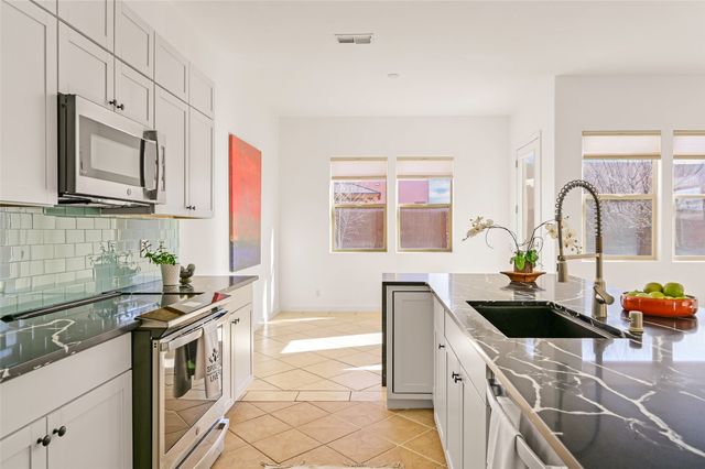 4725 Sundial Way, Santa Fe, NM 87507