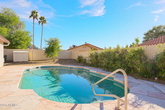 2101 E REDFIELD Road, Phoenix, AZ 85022