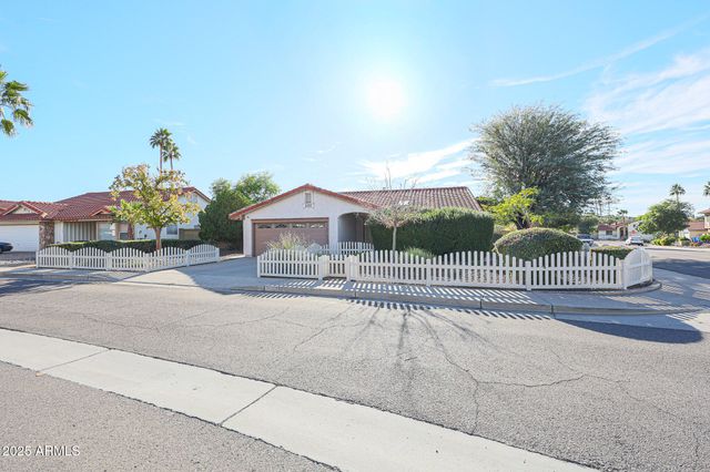 2101 E REDFIELD Road, Phoenix, AZ 85022