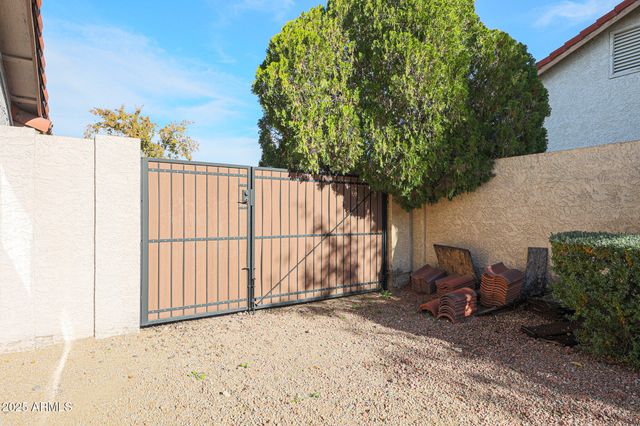 2101 E REDFIELD Road, Phoenix, AZ 85022