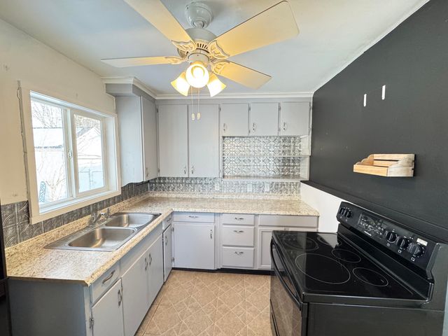 309 E Oak Grove Avenue, Parchment, MI 49004