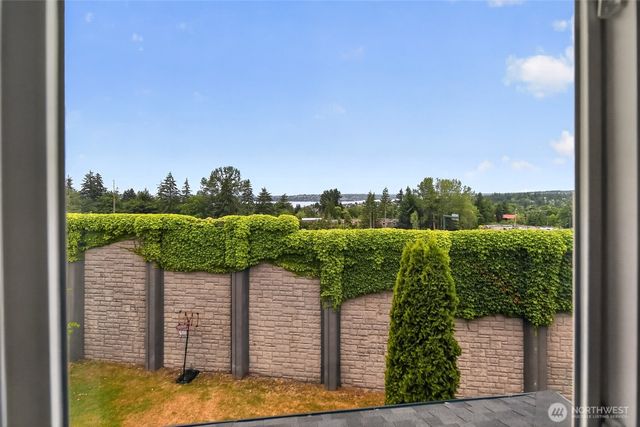 8033 118th Avenue NE, Kirkland, WA 98033