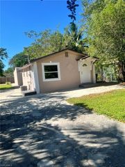 2480 Andrew DR, Naples, FL 34112