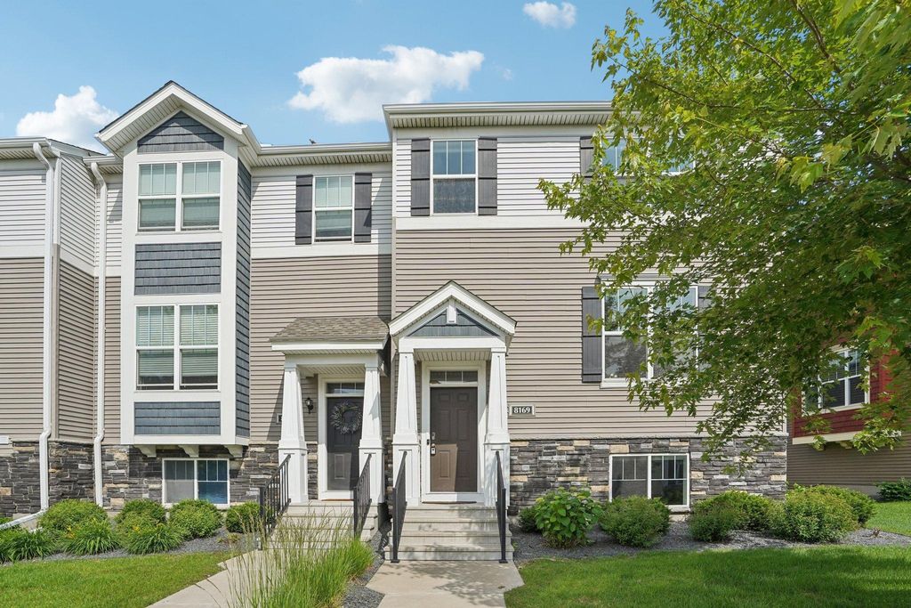 8169 Central Park Way N, Maple Grove, MN 55369