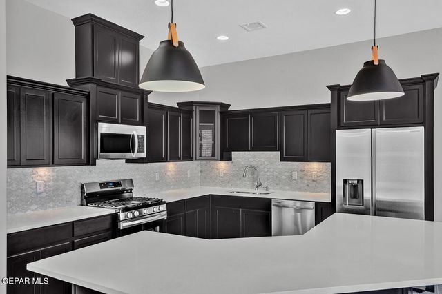 12409 Savvy Love Lane, El Paso, TX 79928