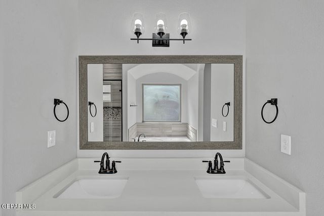 12409 Savvy Love Lane, El Paso, TX 79928