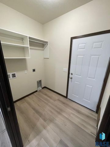 3514 S Heather Ave Avenue, Sioux Falls, SD 57106