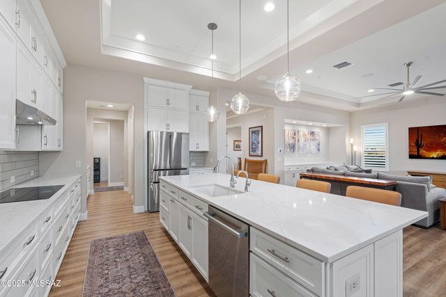 2692 E Sorbonne Drive, Green Valley, AZ 85614