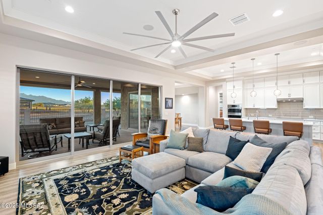 2692 E Sorbonne Drive, Green Valley, AZ 85614