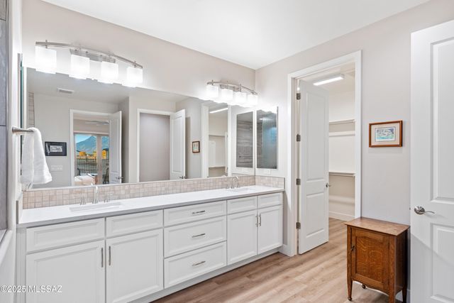 2692 E Sorbonne Drive, Green Valley, AZ 85614