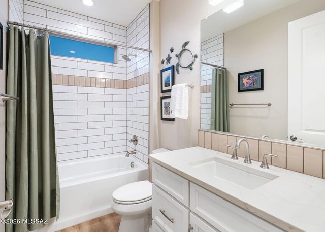 2692 E Sorbonne Drive, Green Valley, AZ 85614