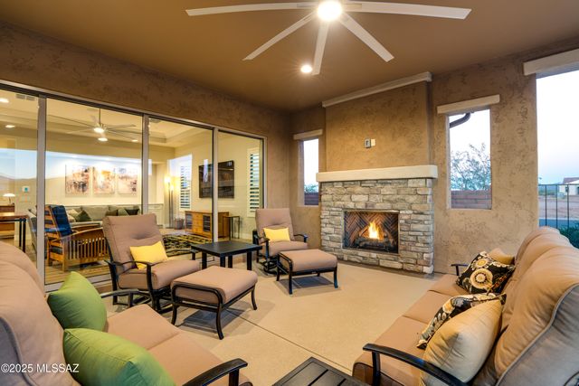 2692 E Sorbonne Drive, Green Valley, AZ 85614