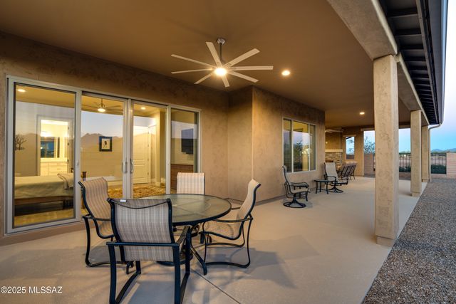 2692 E Sorbonne Drive, Green Valley, AZ 85614