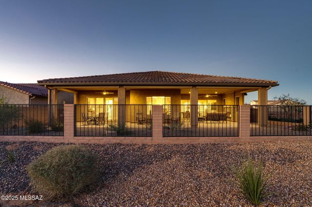 2692 E Sorbonne Drive, Green Valley, AZ 85614