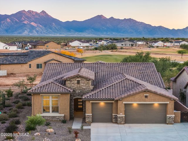 2692 E Sorbonne Drive, Green Valley, AZ 85614