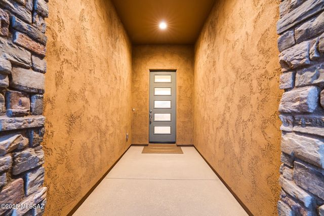 2692 E Sorbonne Drive, Green Valley, AZ 85614