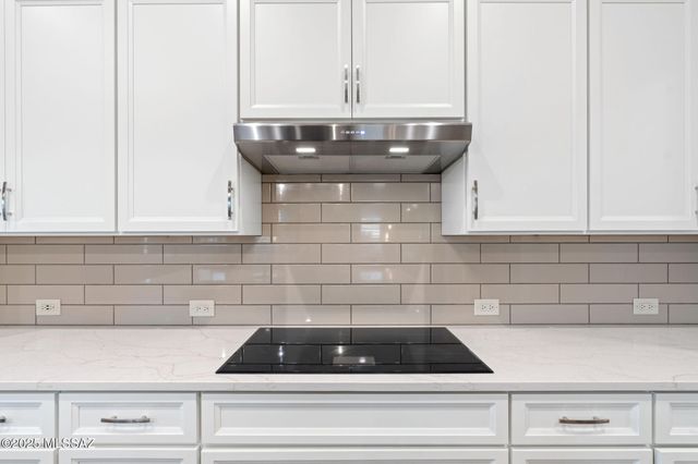 2692 E Sorbonne Drive, Green Valley, AZ 85614