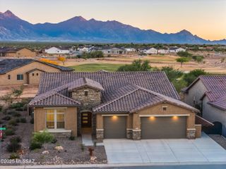2692 E Sorbonne Drive, Green Valley, AZ 85614