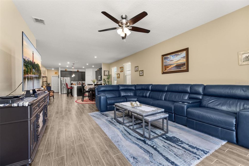 Image 4 of property listing at 1739 GOOD NEIGHBOR LOOP, Kissimmee, FL 34744