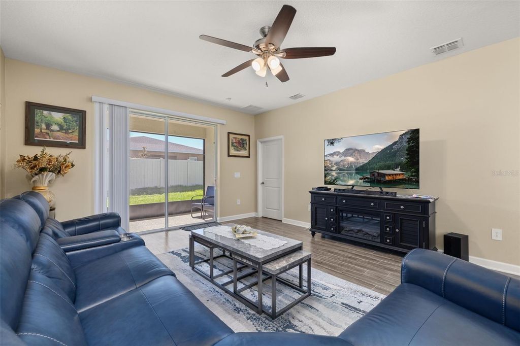 Image 5 of property listing at 1739 GOOD NEIGHBOR LOOP, Kissimmee, FL 34744