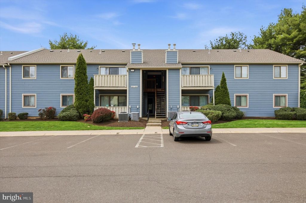 1003 THORNTON CT, North Wales, PA 19454