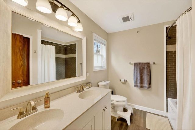 5146 Oak Valley Drive, Madison, WI 53704
