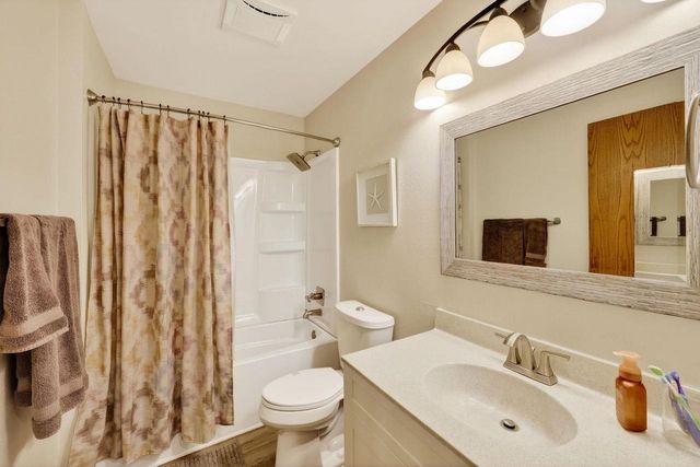 5146 Oak Valley Drive, Madison, WI 53704
