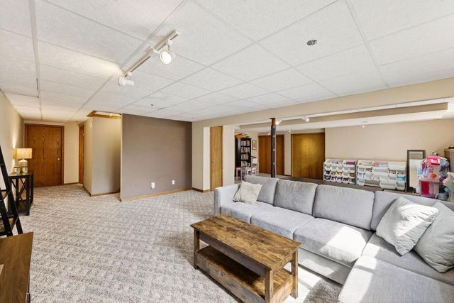 5146 Oak Valley Drive, Madison, WI 53704