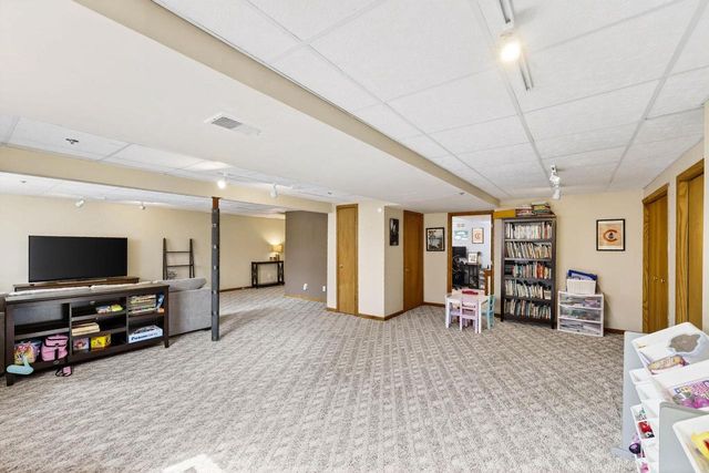 5146 Oak Valley Drive, Madison, WI 53704