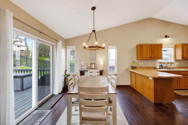 5146 Oak Valley Drive, Madison, WI 53704